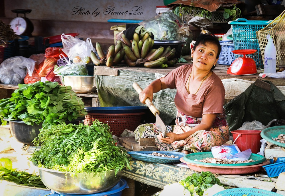 ช่วงบ่ายๆ ก็จะท่านๆ เข้าไปชายแดนไทย - พม่า

ด่านเจดีย์สามองค์ และก็เดินทางเที่ยวตลาดพม่า

 