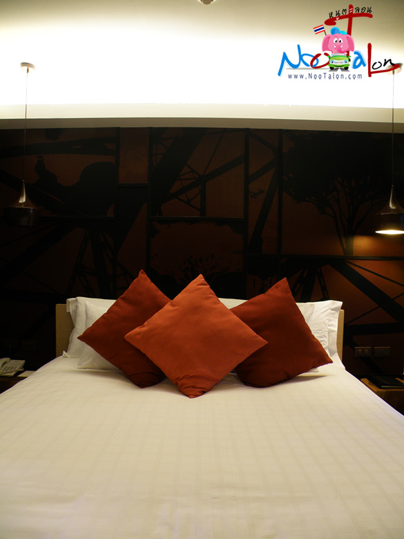 ����Ѻ�׹��� 2 ��� ������¹��ͧ�ѡ����ͧ Suite ��������������ͧ�ѡ�����ͧ�����Ҵ�㹤���ᵡ��ҧ �����ѹ��ҧ�˭��ᵡ��ҧ�ҡ��ͧ Superior Ẻ��� (���������ٻ�Ҿ ˹����ͧ��ǧ����ͧ�ҭ��� �آ��ԡ�ҹ��� �� �Թ�ѹ��� - ˹ٵ��͹)